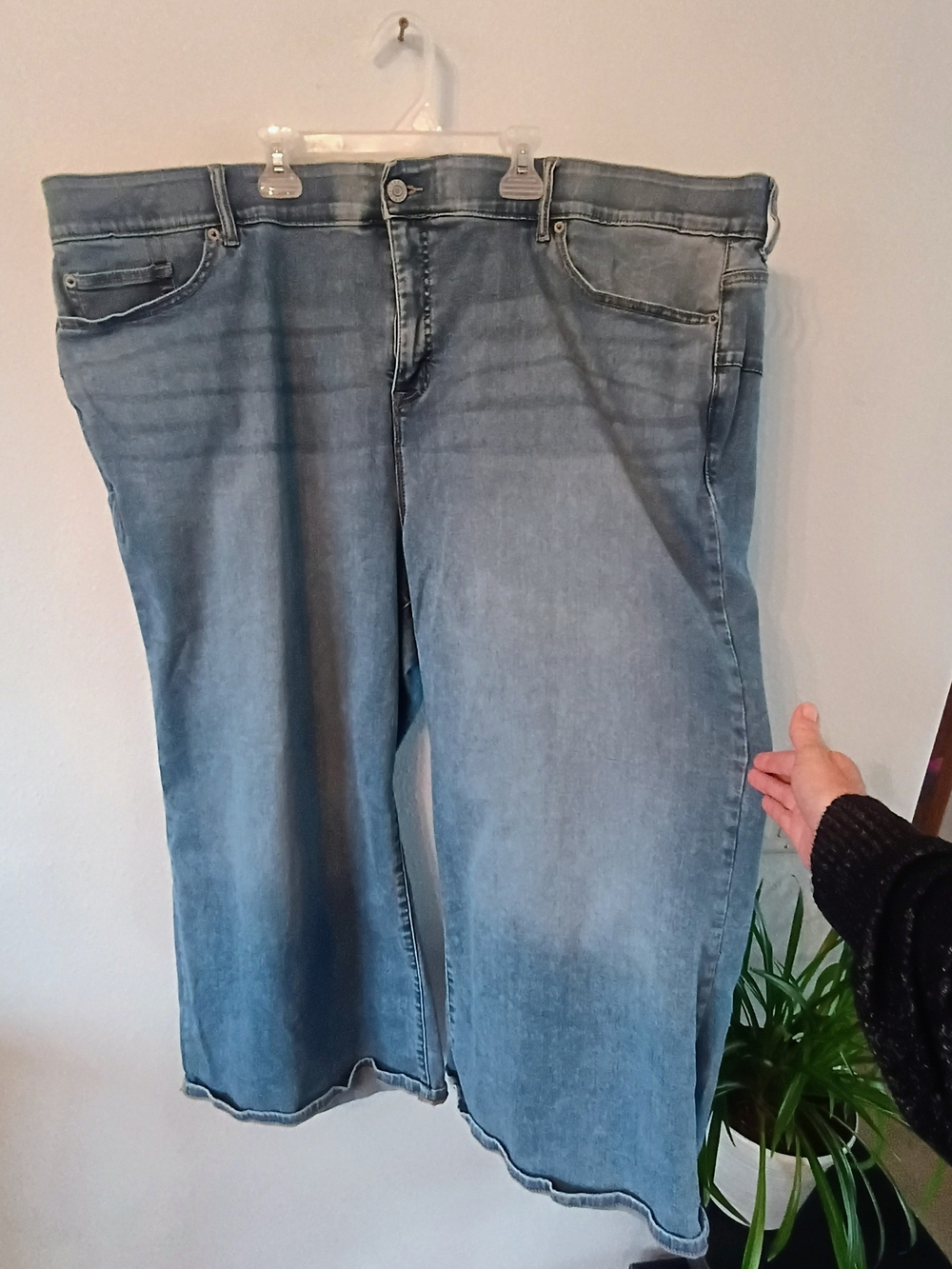 Torrid Bombshell Jeans 28 Wide Leg Ankle Crop Super Soft Stretch Light Wash